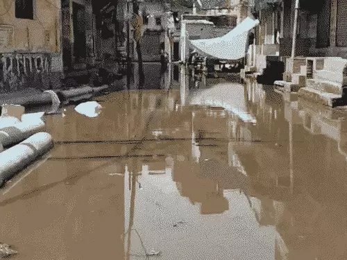 बारिश के बाद आजाद पार्क बना तालाब