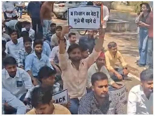 लखनऊ विश्वविद्यालय में फीस वृद्धि के खिलाफ छात्रों का प्रदर्शन, प्रशासन को 6 दिन का अल्टीमेटम
