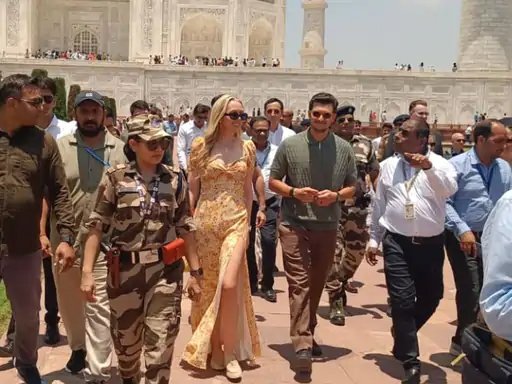 आगरा पहुंचीं अमेरिकी राष्ट्रपति डोनाल्ड ट्रम्प की पुत्री टिफनी, पति माइकल बॉउलोस संग ताजमहल का किया दीदार