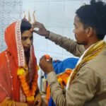 वाराणसी: अलग धर्म की युवती ने हिंदू युवक के संग मंदिर में की शादी, थाने में घंटों चली पंचायत