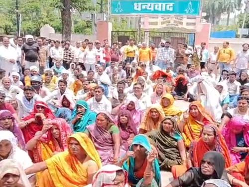 वाराणसी में पटरी व्यवसायियों पर संकट: 63 वेंडिंग जोन हटाने से भड़का विवाद, पुलिस कार्रवाई पर उठे गंभीर सवाल