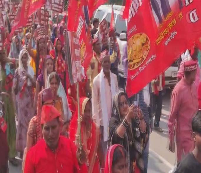 वाराणसी में निषाद पार्टी का शक्ति प्रदर्शन, 2027 चुनाव से पहले महा रैली में उमड़ा जनसैलाब