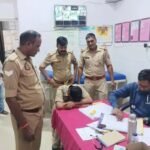 वाराणसी में होमगार्ड का हंगामा: चौकी से अस्पताल तक मची अफरा-तफरी, परिजनों ने बताया मानसिक रूप से अस्वस्थ