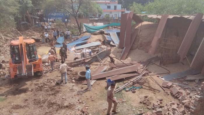 वाराणसी नगर निगम का अभियान तेज, कई इलाकों में सरकारी जमीन से हटाया गया अतिक्रमण