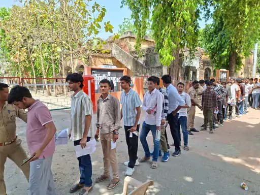 चार साल के इंतजार के बाद शुरू हुई यूपी PGT भर्ती परीक्षा, वाराणसी में 52 हजार से अधिक अभ्यर्थी शामिल