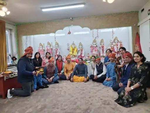 काशी के आचार्य कृष्ण कांत तिवारी बने स्वीडन के मंदिर के पुजारी, डेढ़ लाख वेतन पर मिली नियुक्ति