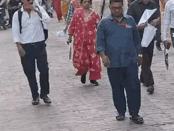 PGT परीक्षा में लेट पहुंचे अभ्यर्थियों की छूटी एंट्री, कई उम्मीदवार बिना परीक्षा लौटे