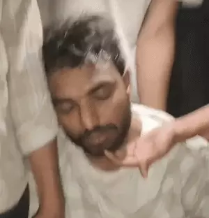कर्ज के बोझ में डूबे टीचर ने CSC में डाली डकैती की कोशिश, पिस्टल तानकर मांगे रुपए; लोगों ने दौड़ाकर पकड़ा