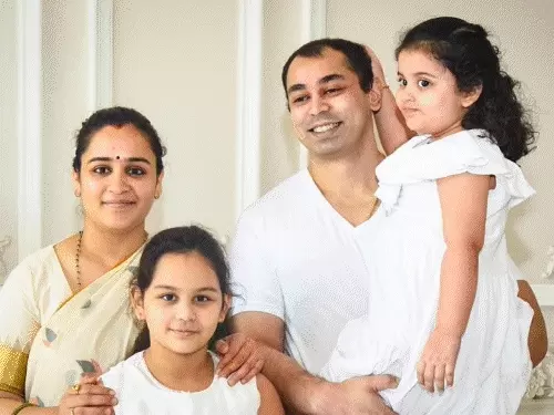 लखनऊ से ब्रिटेन तक की पढ़ाई के बाद प्रतीक यादव ने राजनीति से दूरी बनाकर कारोबार और रियल एस्टेट में बनाई पहचान