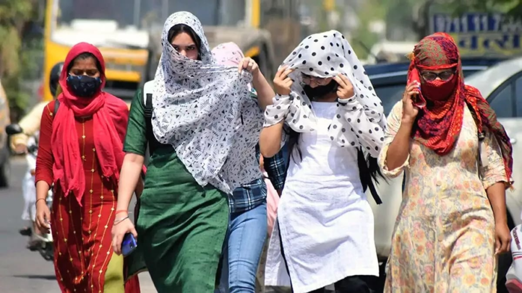 उफ! आग उगलता आसमान और पारा 43 के पार