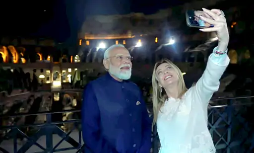 रोम में मोदी–मेलोनी की ‘मेलोडी’ मुलाकात, तोहफा बना चर्चा का केंद्र