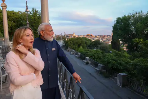रोम में मोदी–मेलोनी की ‘मेलोडी’ मुलाकात, तोहफा बना चर्चा का केंद्र