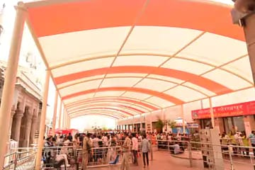 44 डिग्री की तपिश में भी बाबा के दर पर आस्था का सैलाब