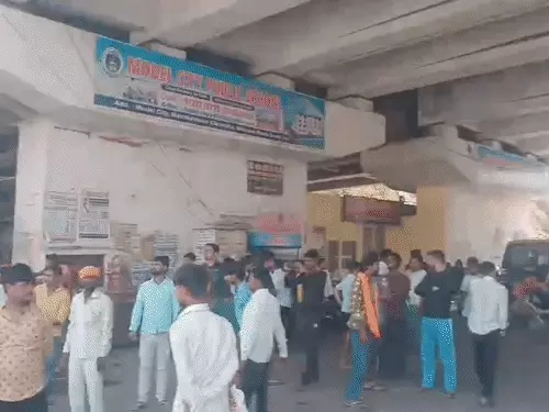 लखनऊ में बिजली कटौती पर बवाल: सड़क से पावर हाउस तक हंगामा, कई इलाकों में जाम और प्रदर्शन
