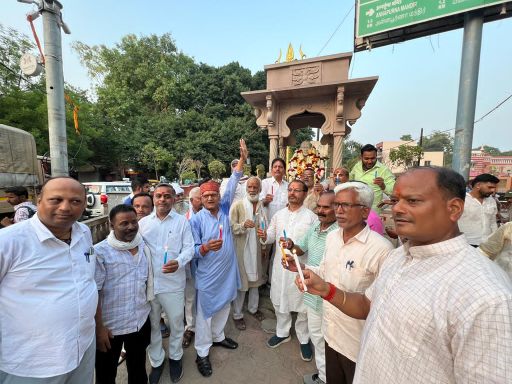 राजीव गांधी पुण्यतिथि पर कांग्रेस ने 100 वार्डों में निकाली नमन पदयात्रा