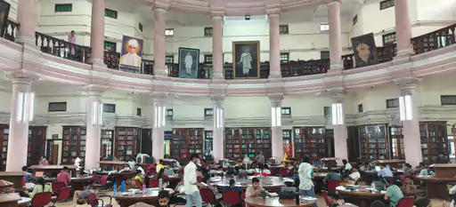 भीषण गर्मी में सीटों के लिए मची अफरा-तफरी, बीएचयू केंद्रीय पुस्तकालय में अव्यवस्था पर उठे सवाल