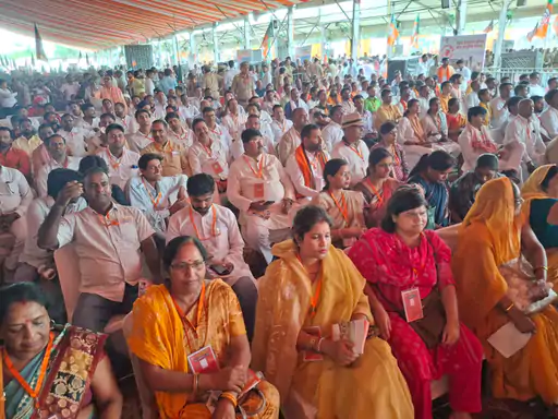 देवरिया में सीएम योगी का तीखा राजनीतिक संदेश, 655 करोड़ की परियोजनाओं का लोकार्पण