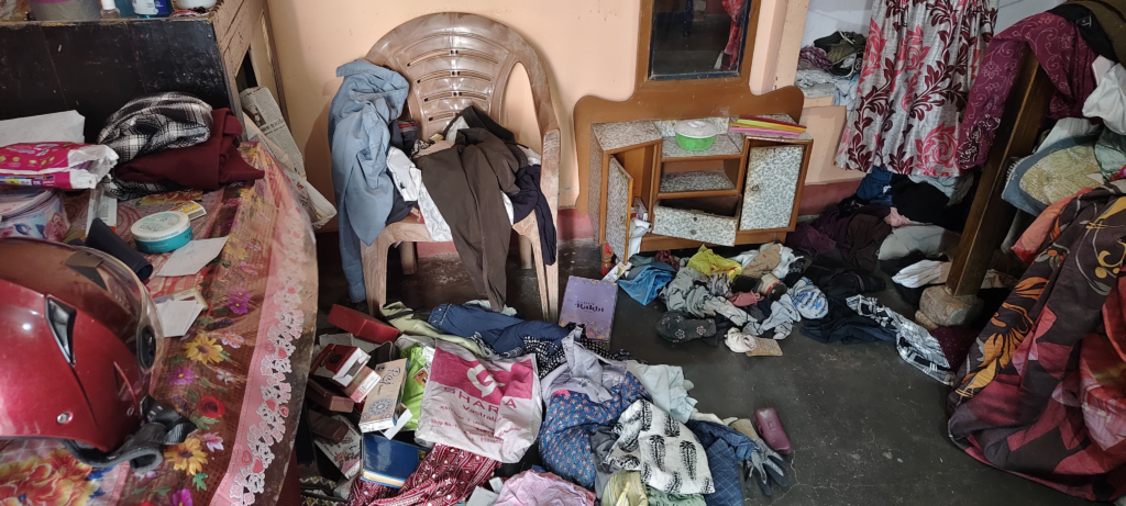 वाराणसी में बंद मकान को चोरों ने बनाया निशाना, 20 लाख के जेवरात और 25 हजार नकद चोरी, इलाके में दहशत