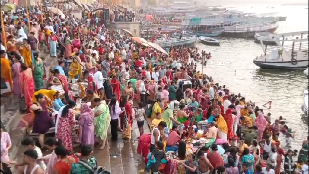 गंगा दशहरा पर काशी में उमड़ा श्रद्धा का सागर