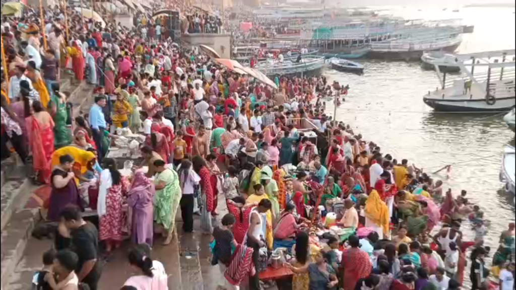 गंगा दशहरा पर काशी में उमड़ा श्रद्धा का सागर