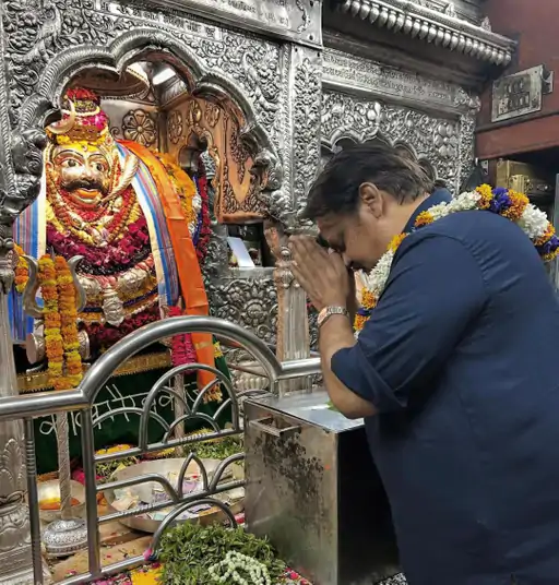 48 घंटे काशी में रहे ‘क्रूर सिंह’ अखिलेंद्र मिश्रा: बाबा विश्वनाथ दरबार में की शिव स्तुति, बोले-यहां आकर मिली मन को शांति