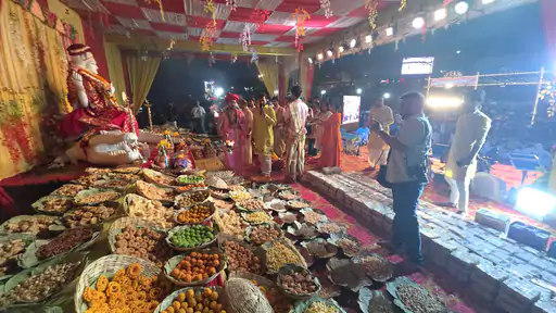 गंगा दशहरा पर काशी में दिखा दिव्य नजारा: 11 हजार दीपों से जगमगाए घाट, ‘हर-हर गंगे’ के जयघोष से गूंजी बनारस की शाम