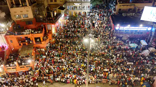 गंगा दशहरा पर काशी में दिखा दिव्य नजारा: 11 हजार दीपों से जगमगाए घाट, ‘हर-हर गंगे’ के जयघोष से गूंजी बनारस की शाम