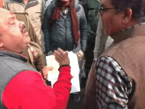 वाराणसी: मलदहिया फूल मंडी के पूर्व संचालक गिरफ्तार, नगर निगम की तहरीर पर सिगरा पुलिस की कार्रवाई