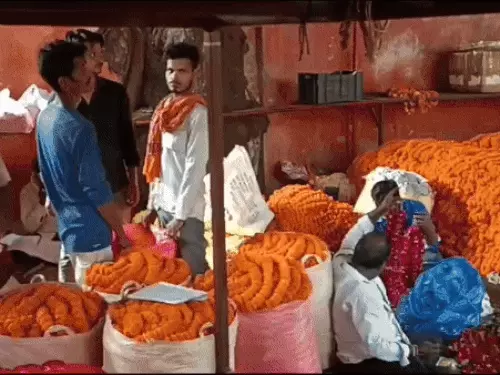 वाराणसी: मलदहिया फूल मंडी के पूर्व संचालक गिरफ्तार, नगर निगम की तहरीर पर सिगरा पुलिस की कार्रवाई