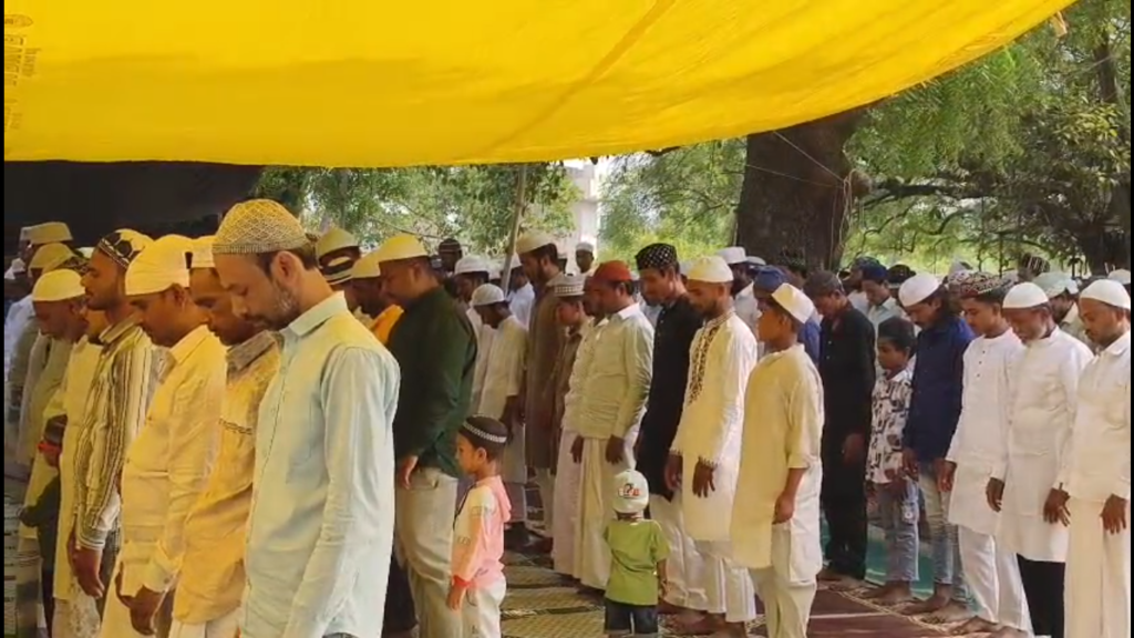 बनारस में अकीदत और अमन के माहौल में मनाई गई बकरीद, मस्जिदों में गूंजीं दुआएं