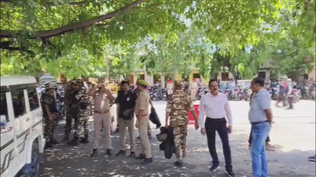 मनीष सिंह हत्याकांड में प्रशासन सख्त, परिजनों ने पुलिस कमिश्नर और डीएम से लगाई न्याय की गुहार
