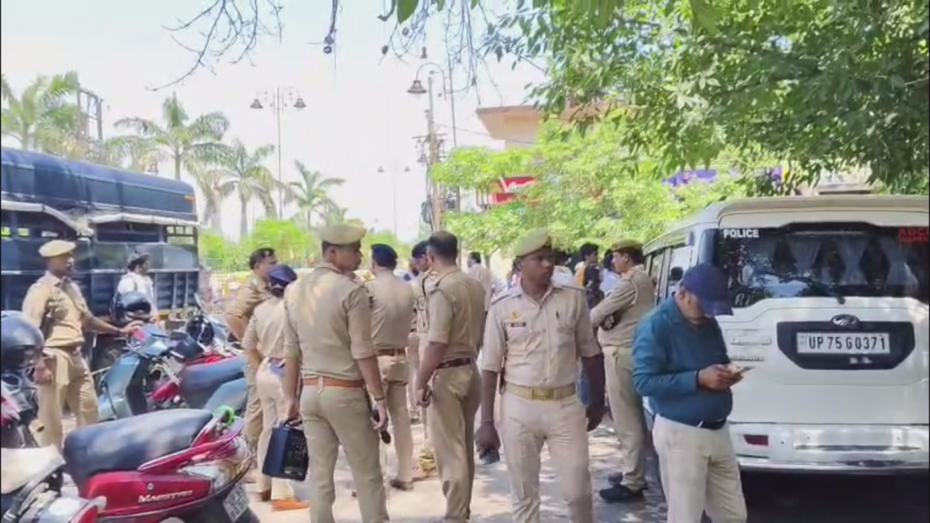 मनीष सिंह हत्याकांड में प्रशासन सख्त, परिजनों ने पुलिस कमिश्नर और डीएम से लगाई न्याय की गुहार