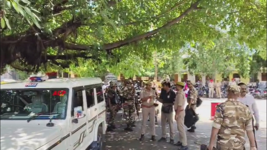 मनीष सिंह हत्याकांड में प्रशासन सख्त, परिजनों ने पुलिस कमिश्नर और डीएम से लगाई न्याय की गुहार