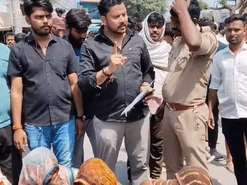 वाराणसी में बारात से लौट रहे युवक की हत्या: पत्थरों से सिर-कुचलकर शव सड़क किनारे फेंका, परिजनों ने लगाया जाम