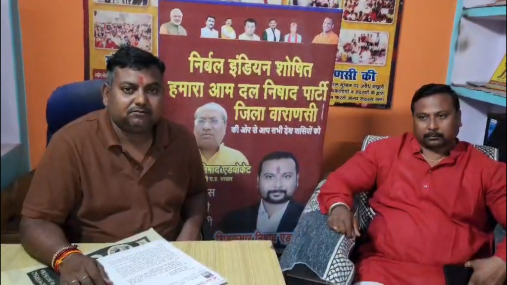 वाराणसी में नाविक समाज का विरोध तेज, लाइसेंस रद्द होने और वाटर टैक्सी ठेका नीति पर उठे सवाल