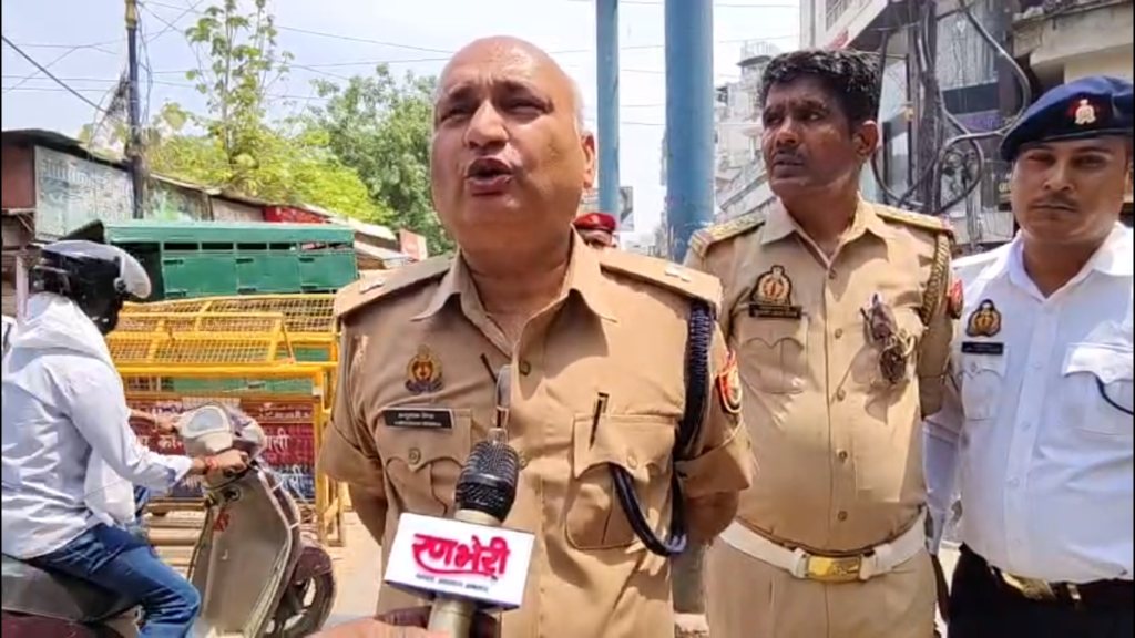 ट्रैफिक व्यवस्था दुरुस्त करने सड़क पर उतरे एडीसीपी, लहुराबीर-बेनिया मार्ग का किया निरीक्षण
