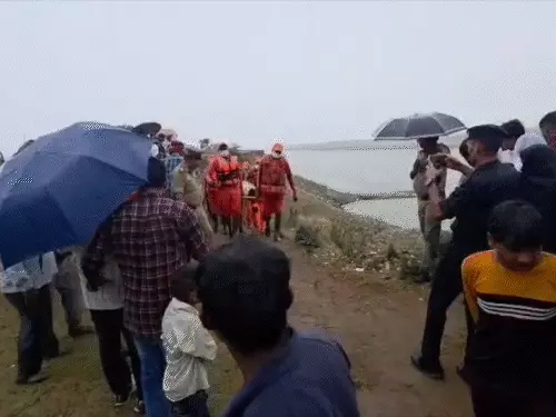 यमुना में नाव हादसा: हमीरपुर में महिला समेत 5 बच्चों की मौत, एक बालक की तलाश जारी