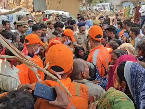 यमुना में नाव हादसा: हमीरपुर में महिला समेत 5 बच्चों की मौत, एक बालक की तलाश जारी