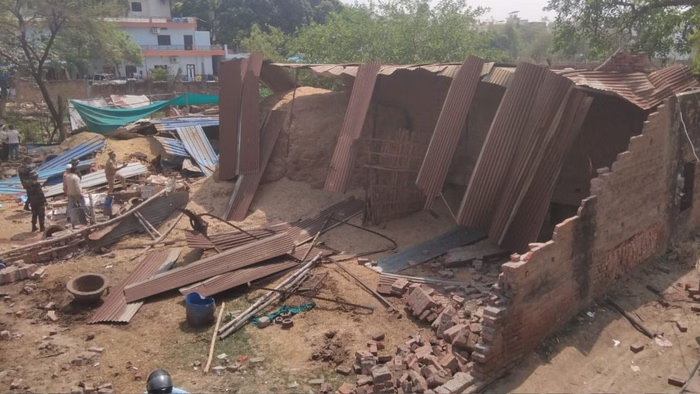 वाराणसी नगर निगम का अभियान तेज, कई इलाकों में सरकारी जमीन से हटाया गया अतिक्रमण