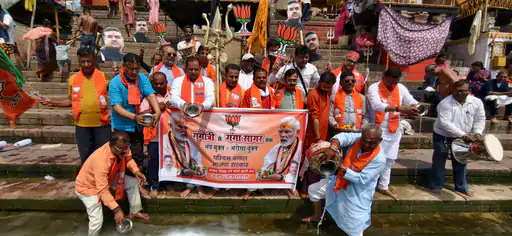 दशाश्वमेध घाट पर भाजपा पिछड़ा वर्ग मोर्चा का गंगा पूजन, दुग्धाभिषेक व श्रद्धांजलि कार्यक्रम