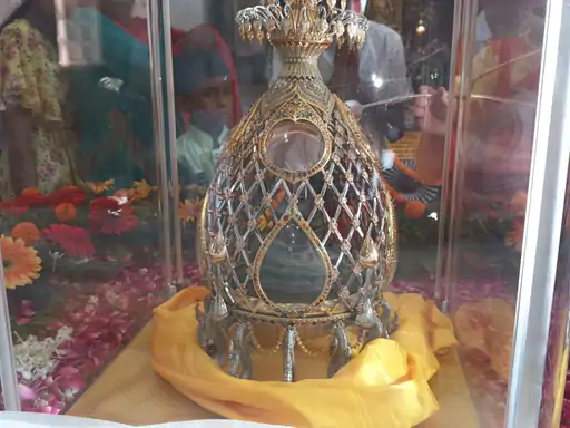 सारनाथ में बुद्ध पूर्णिमा पर उमड़ा जनसैलाब, शाम को 5000 दीपों से जगमगाएगा मंदिर