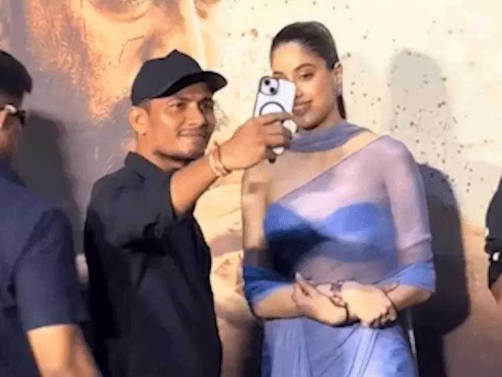 फैन को धक्का देकर हटाने पर ट्रोल हुईं जान्हवी कपूर, ‘पेड्डी’ ट्रेलर लॉन्च का वीडियो वायरल