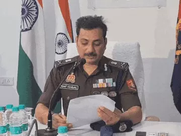 वाराणसी पुलिस कमिश्नर का एक्शन मोड, SOG-2 भंग; कई थाना प्रभारियों के तबादले