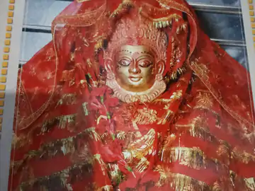 वाराणसी: प्राचीन दुर्गा मंदिर से मां का सोने का मुखौटा चोरी, गांव में भारी आक्रोश