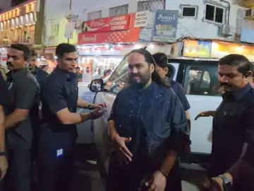 वाराणसी में अनंत अंबानी का धार्मिक दौरा, अन्नपूर्णा मंदिर में पूजा के बाद काशी विश्वनाथ के दर्शन
