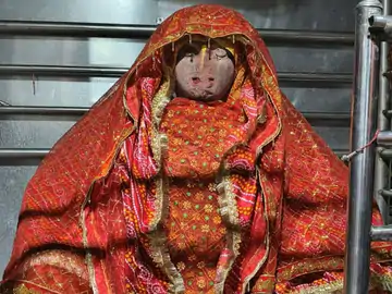 वाराणसी: प्राचीन दुर्गा मंदिर से मां का सोने का मुखौटा चोरी, गांव में भारी आक्रोश