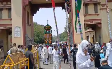 BHU परिसर से गुजरा परंपरागत ताजिया जुलूस, नरिया कर्बला में सुपुर्द-ए-खाक; ‘या हुसैन’ की सदाओं से गूंजा वाराणसी