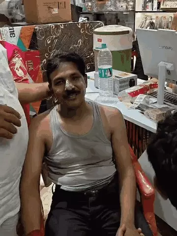 जौनपुर में कपड़े के शोरूम में भीषण आग, घंटों की मशक्कत के बाद आग पर पाया गया काबू