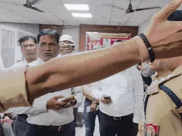 Varanasi Coaching Centers Action: एलेन-आकाश समेत 8 कोचिंग संस्थान सील, फायर एनओसी पर उठे सवाल