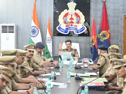 साइबर अपराध मामलों में ढिलाई पर पुलिस कमिश्नर का बड़ा एक्शन, दो दरोगा निलंबित, चार लाइन हाजिर